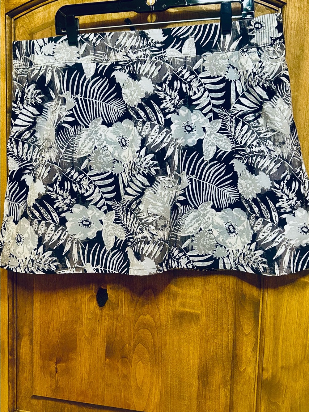 Columbia Black and white Print Skort, size XL